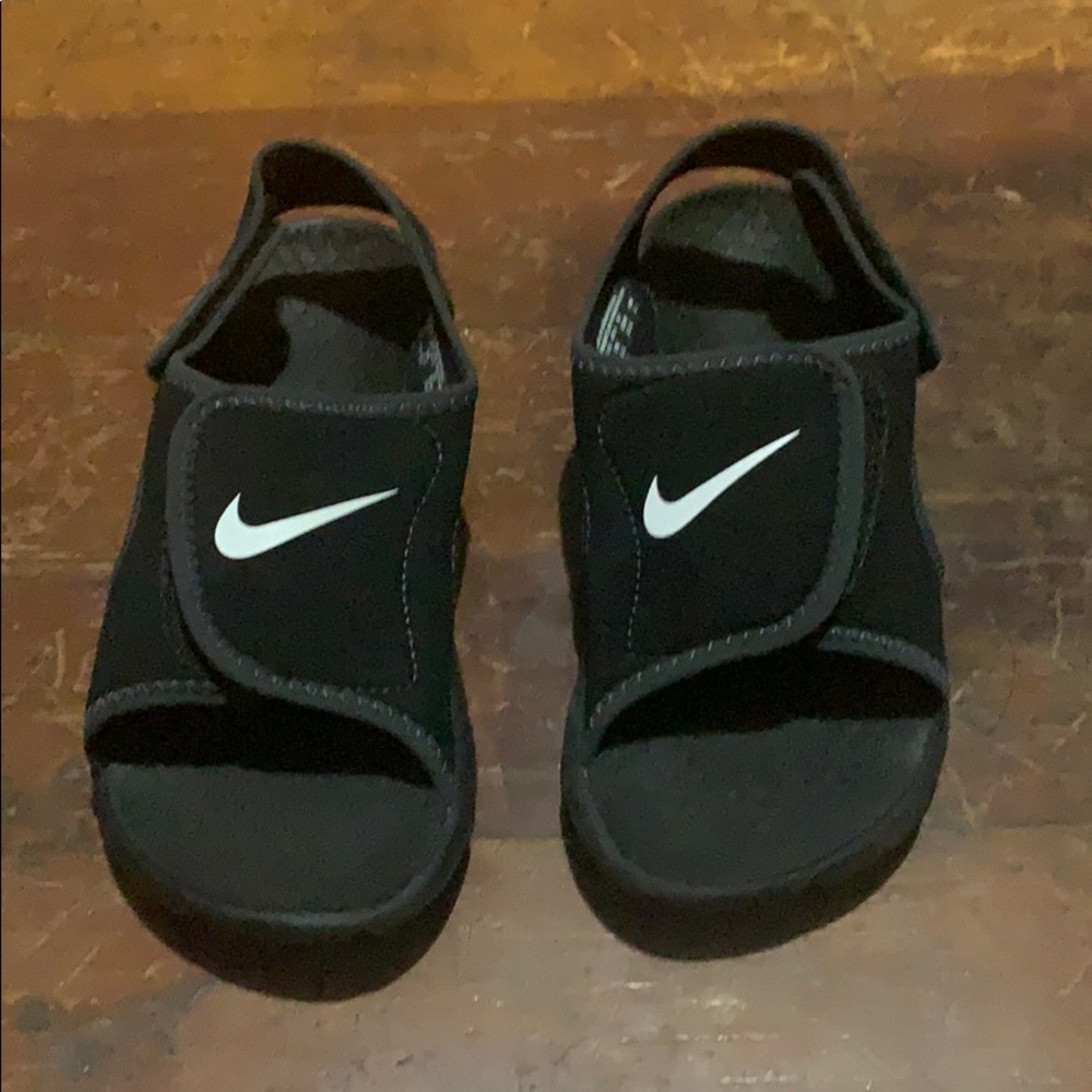 Nike boys sandals
